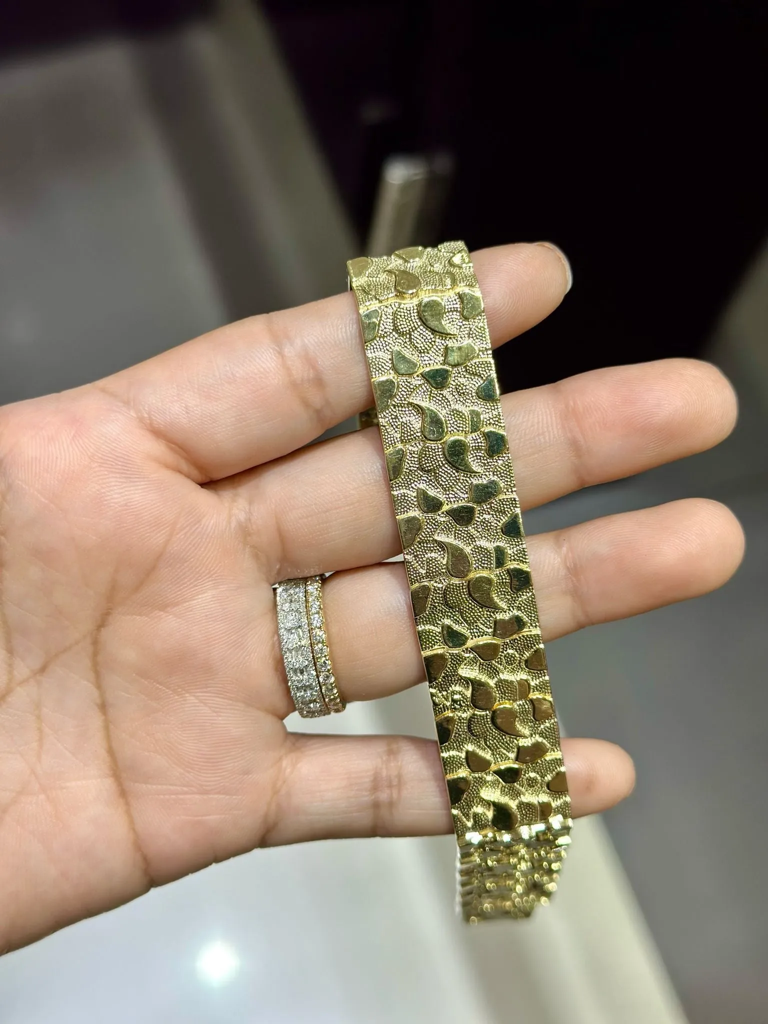 10k yellow Gold Nugget Bracelet  17.4mm 9" inch