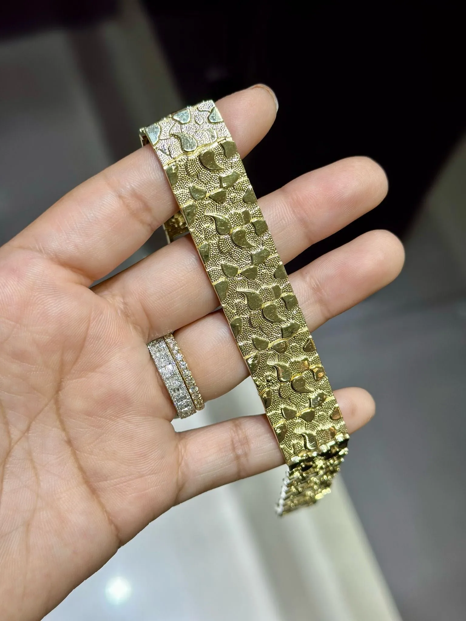 10k yellow Gold Nugget Bracelet  17.4mm 9" inch