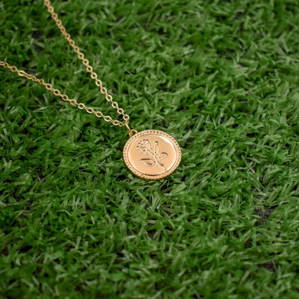 Carved Coin Rose Pendant Simple Vintage  Necklace Alloy Round Flower
