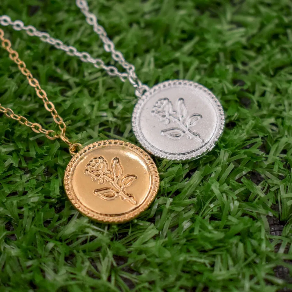 Carved Coin Rose Pendant Simple Vintage  Necklace Alloy Round Flower