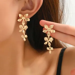Elegant Golden Flower Dangle Earrings – Exquisite Design