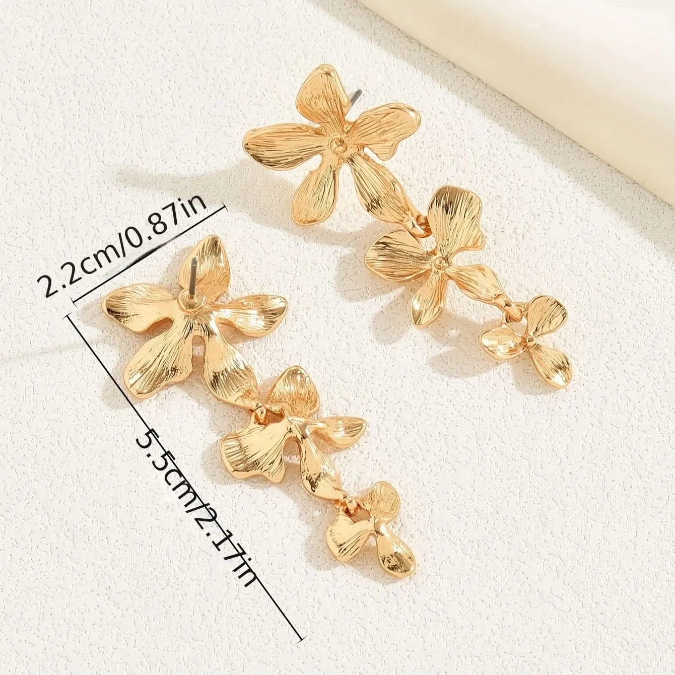 Elegant Golden Flower Dangle Earrings – Exquisite Design