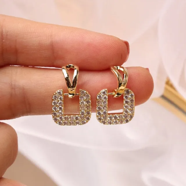 Exquisite Gold Leaves Circle Stud Earrings For Women