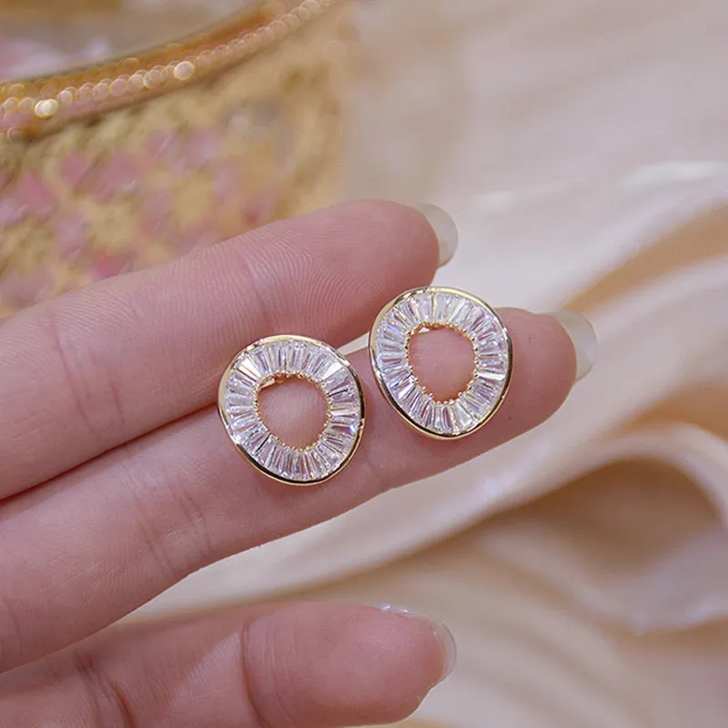 Exquisite Gold Leaves Circle Stud Earrings For Women