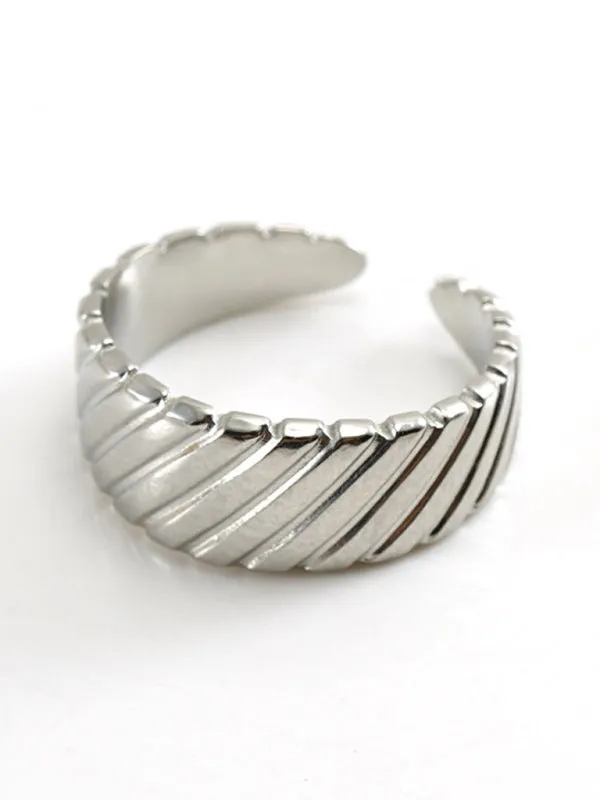 Fashionable and personalized retro style ring silver living ring