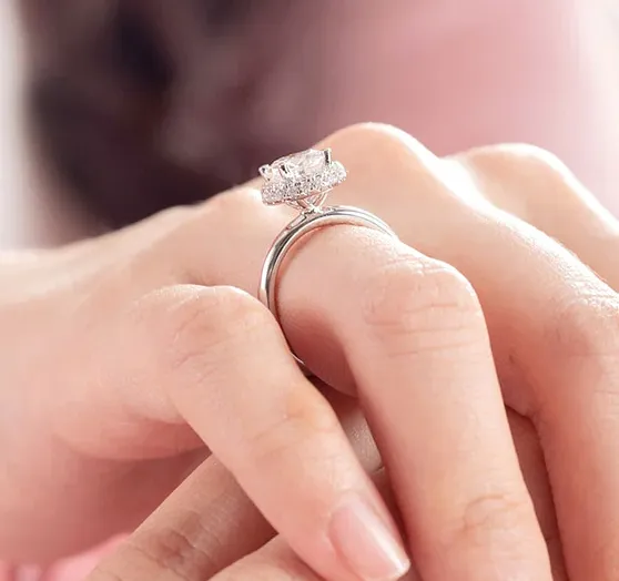 Fashionable Halo Diamond Ring