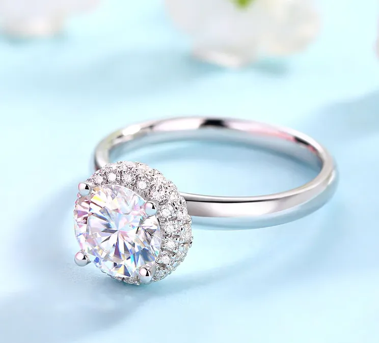 Fashionable Halo Diamond Ring