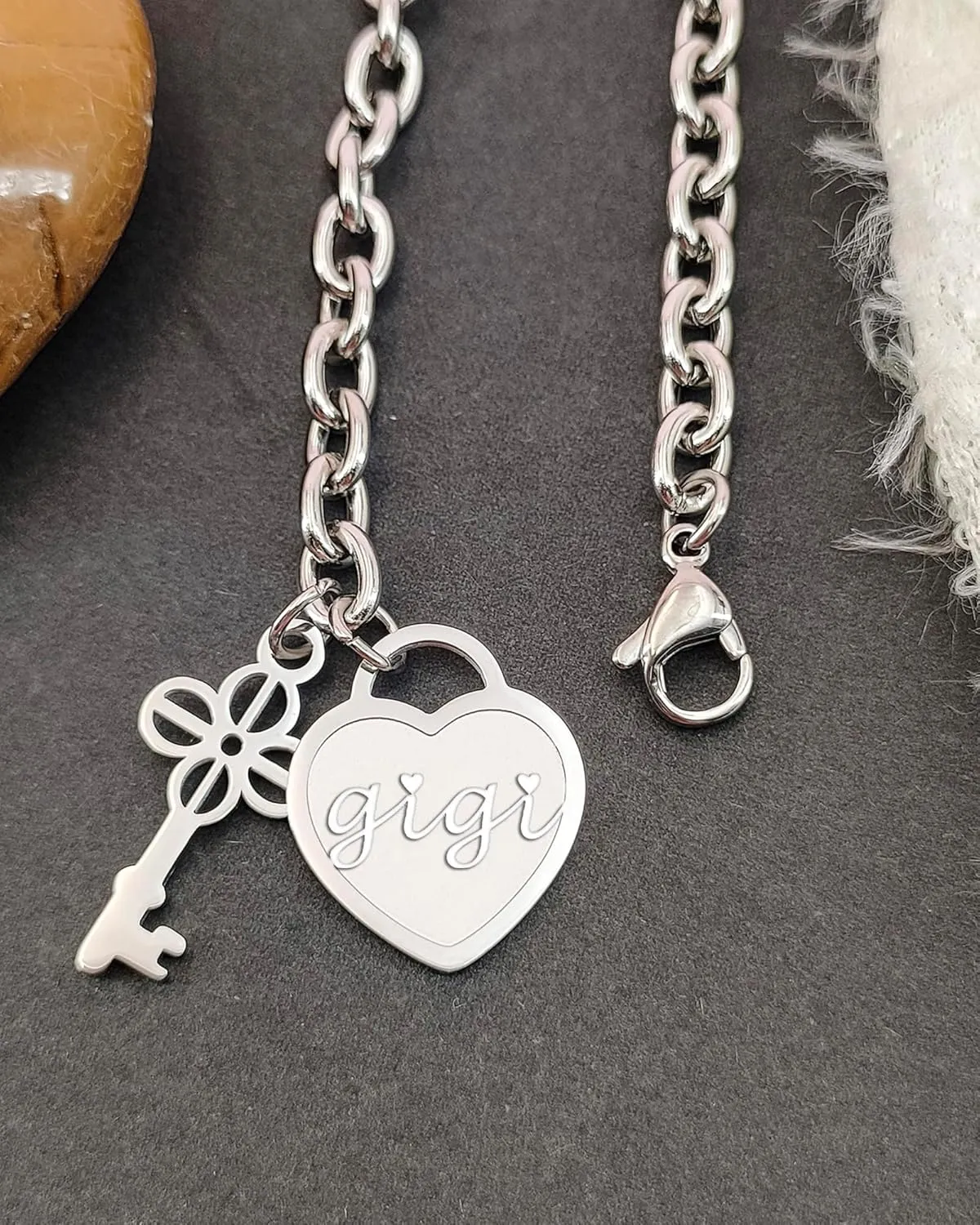 Inspirational Bracelets for Women Daughter Engraved Charm Heart Pendant Gifts for Mom Sister Grandma Gigi Friends Birthday Christmas Mother's Day Gifts