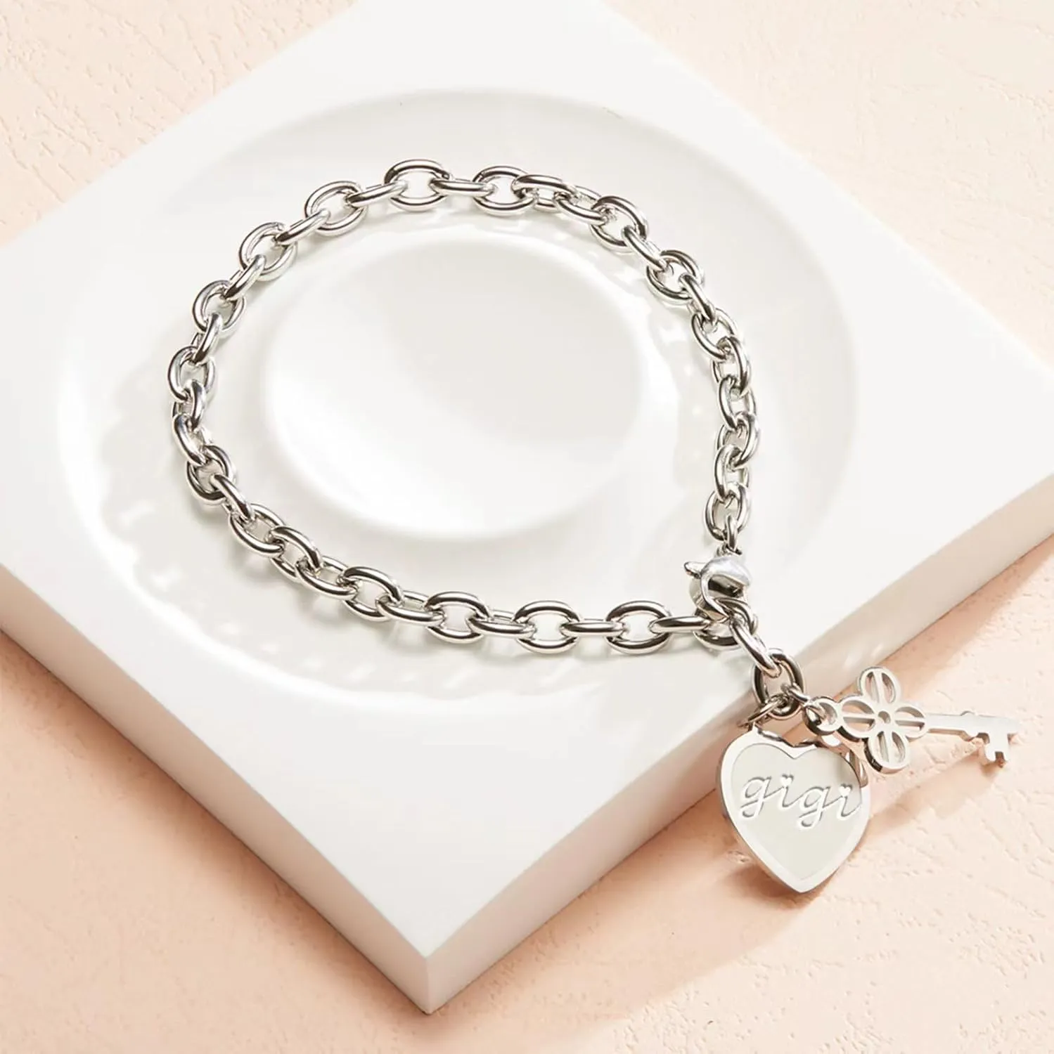 Inspirational Bracelets for Women Daughter Engraved Charm Heart Pendant Gifts for Mom Sister Grandma Gigi Friends Birthday Christmas Mother's Day Gifts