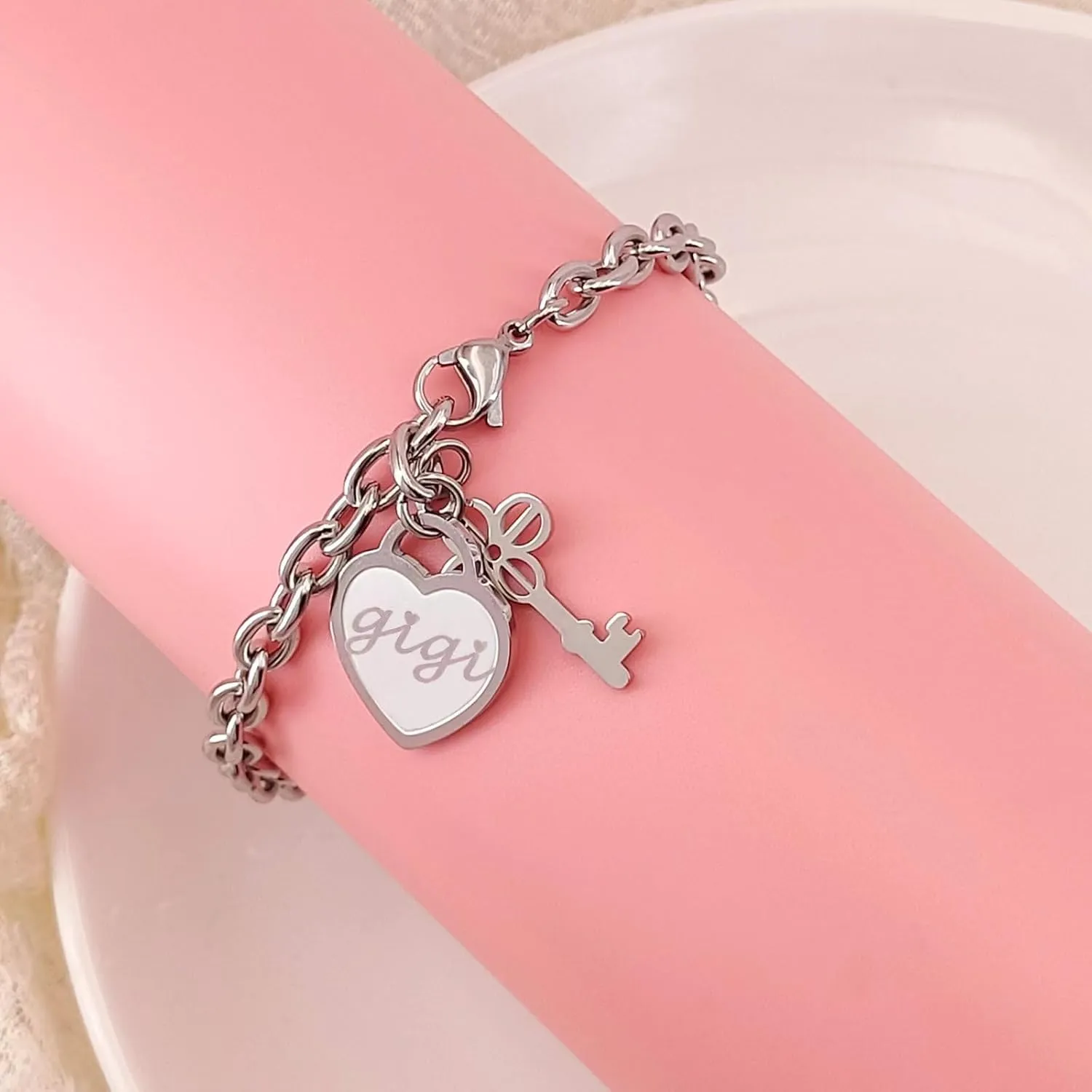 Inspirational Bracelets for Women Daughter Engraved Charm Heart Pendant Gifts for Mom Sister Grandma Gigi Friends Birthday Christmas Mother's Day Gifts