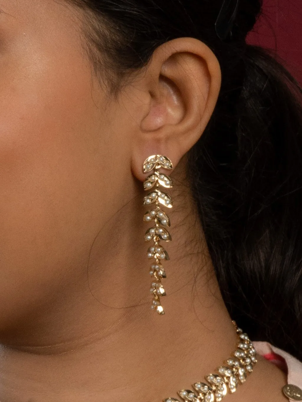Mesmerizing White Jadau Choker Necklace Set (Necklace & Earrings Set)