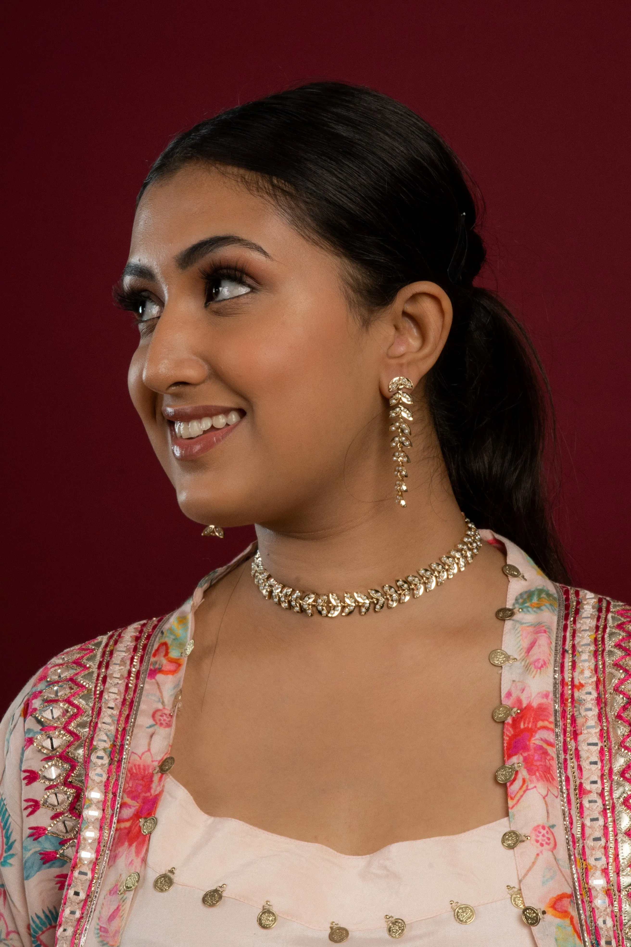 Mesmerizing White Jadau Choker Necklace Set (Necklace & Earrings Set)