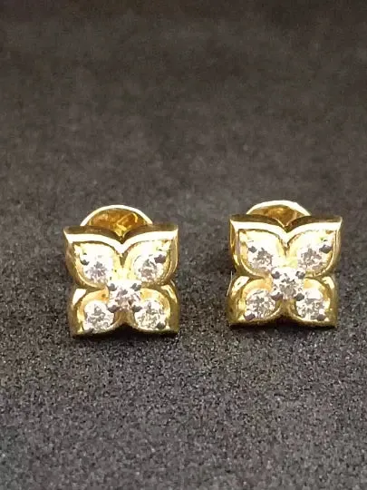Natural Ceritified Diamond Women's Earrings Handmade Stud Earrings 18kt Gold