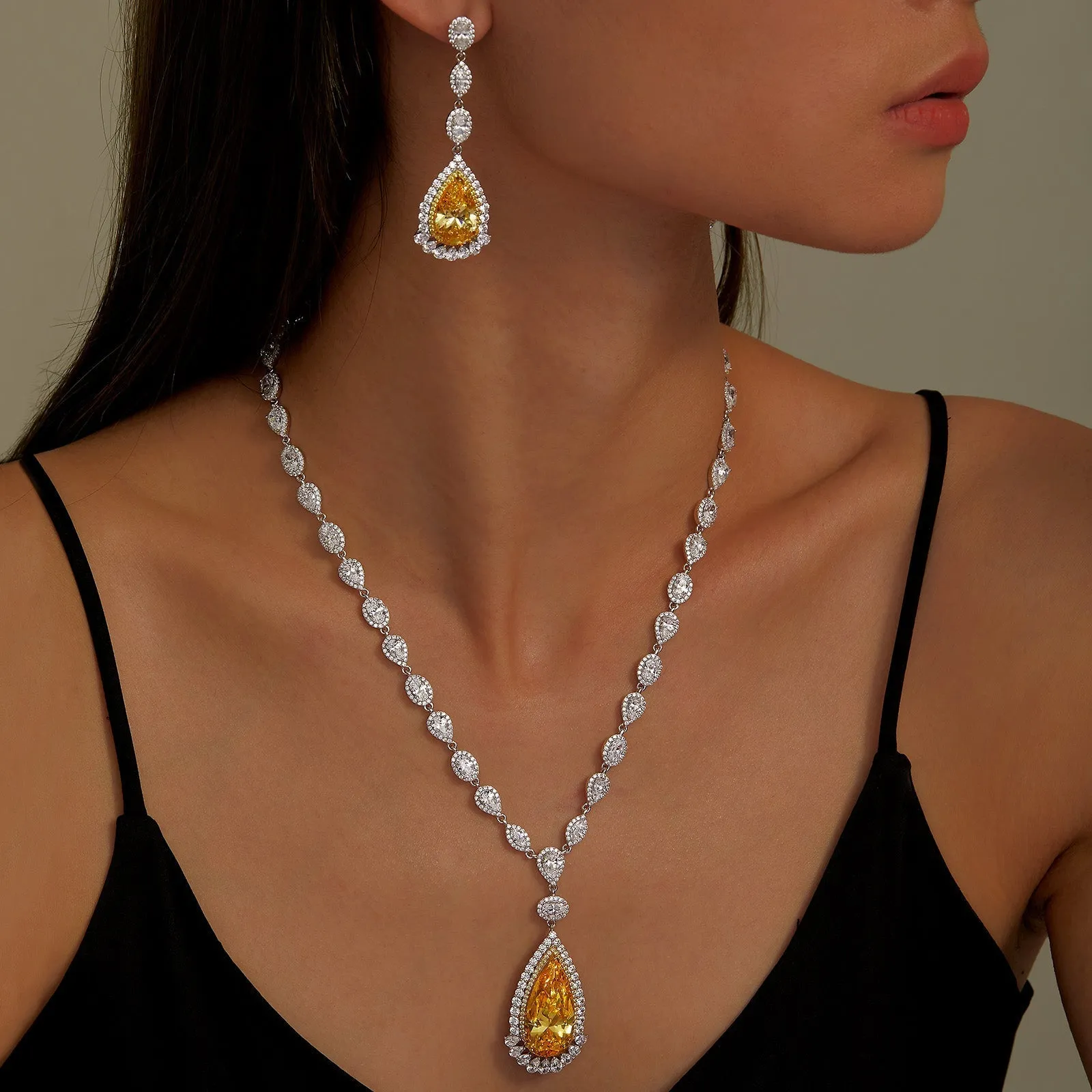 Regal Statement Necklace 8N002CAP18
