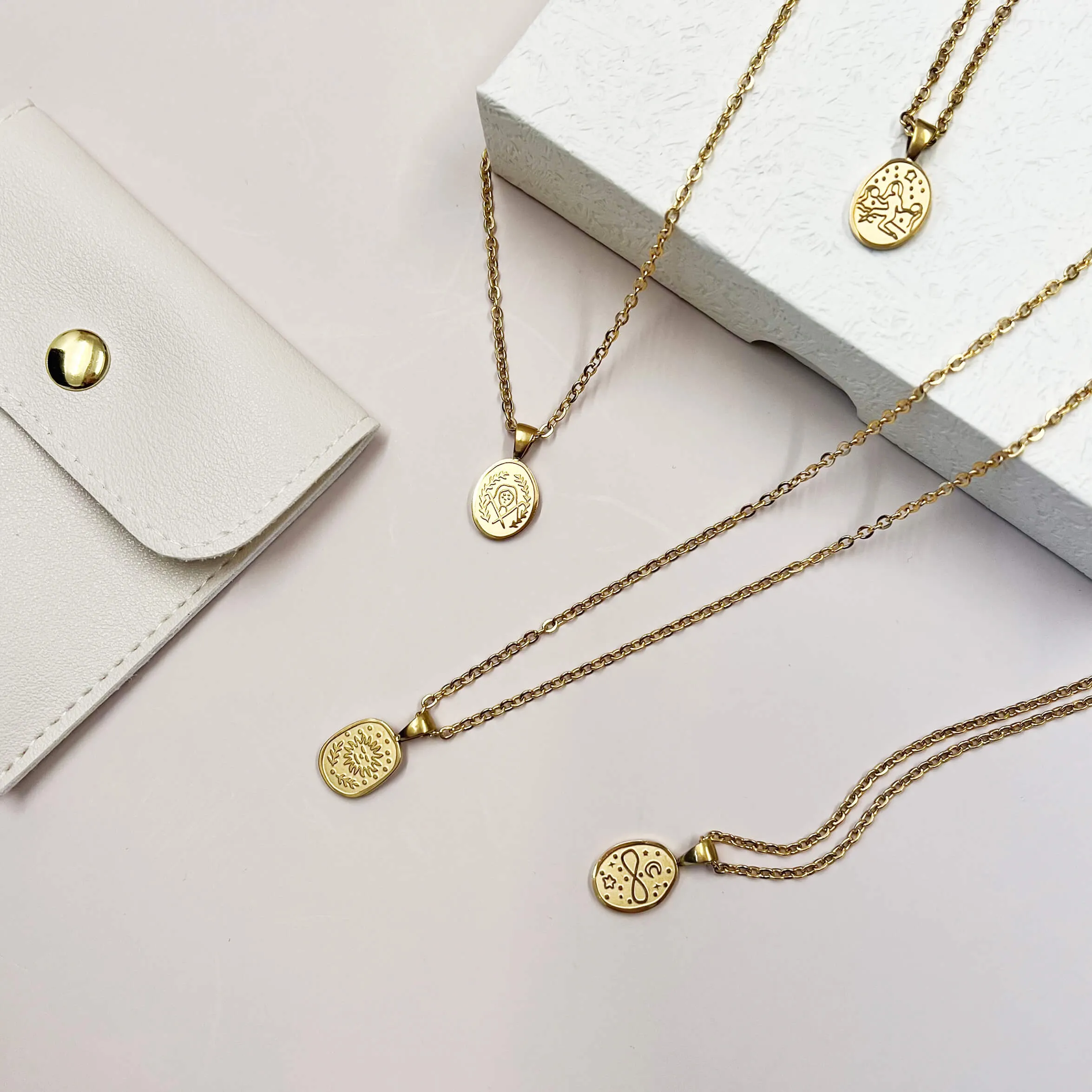 Simple Embossed Tarot Gold Pendant Necklace