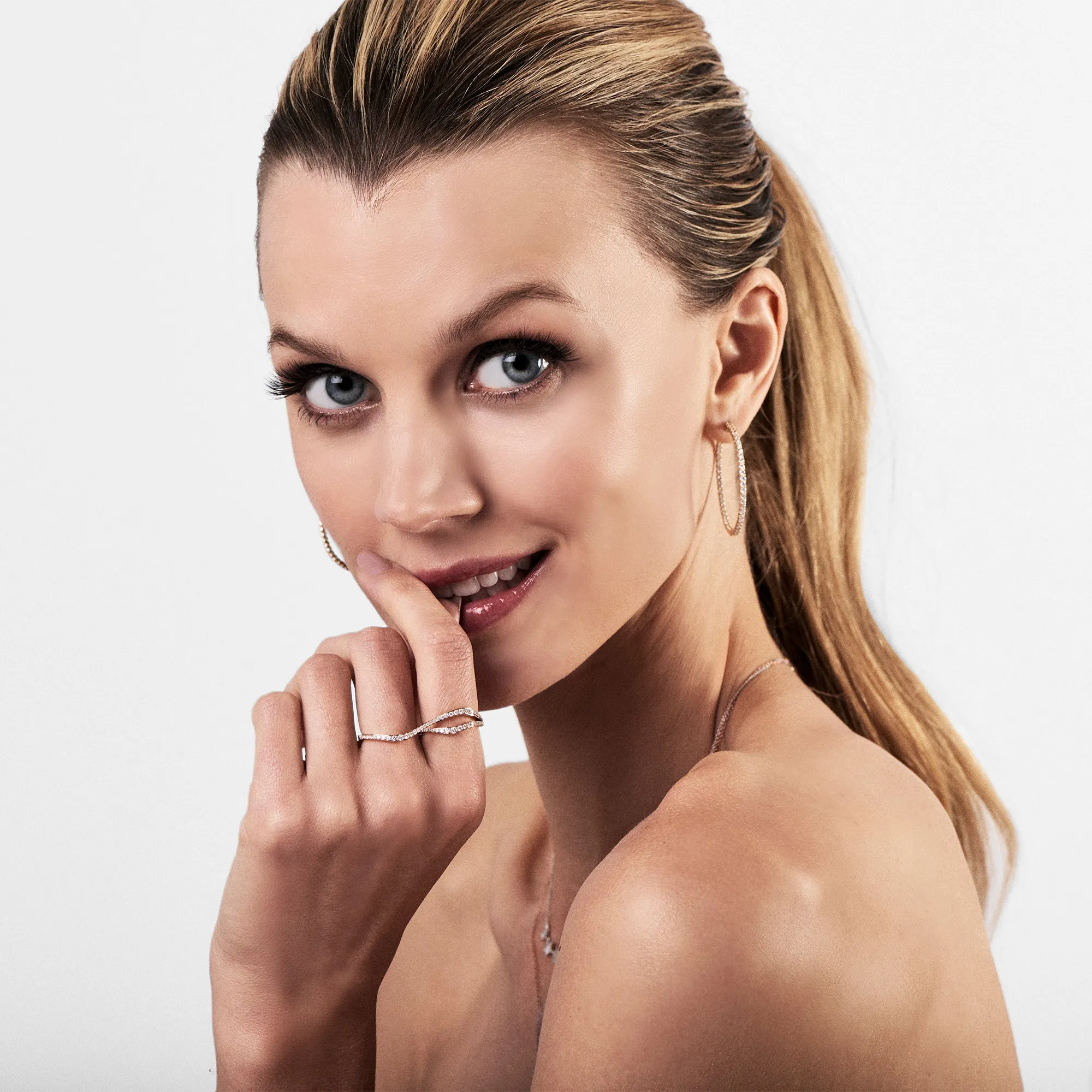 Wavy Double-finger Diamond Ring
